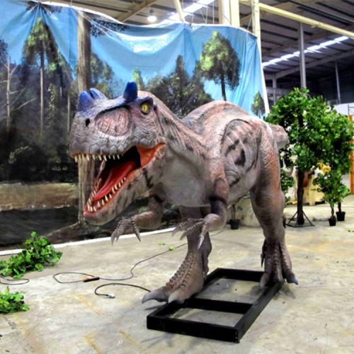 Esqueleto de dinossauro altamente realista e emulacional
